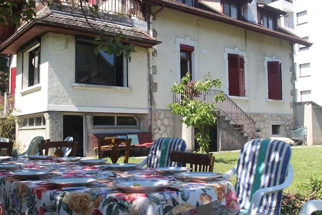 Belle Villa Savoyarde Typique Lac 4 Mn A Pied Annecy 0*,  France